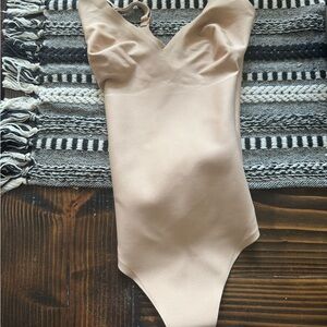 NWOT SKIMS BODY CORE SCULPT PLUNGE THONG BODYSUIT - Size S | Clay